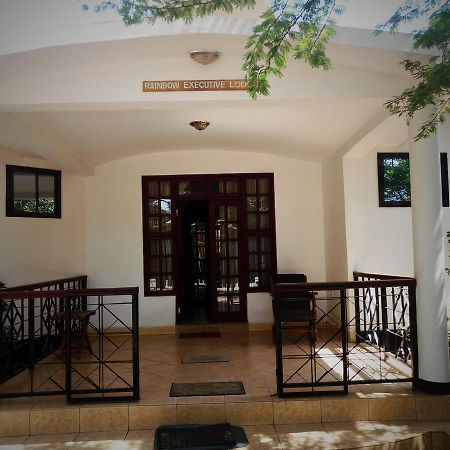 Rainbow Executive Lodge Boma la Ngombe Екстер'єр фото