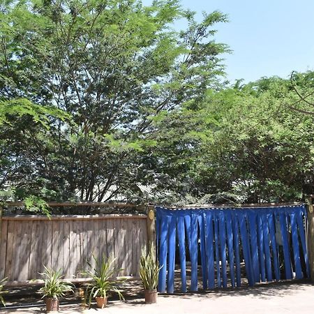 Rainbow Executive Lodge Boma la Ngombe Екстер'єр фото