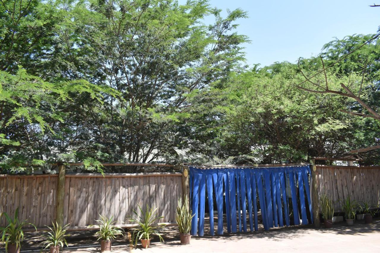 Rainbow Executive Lodge Boma la Ngombe Екстер'єр фото
