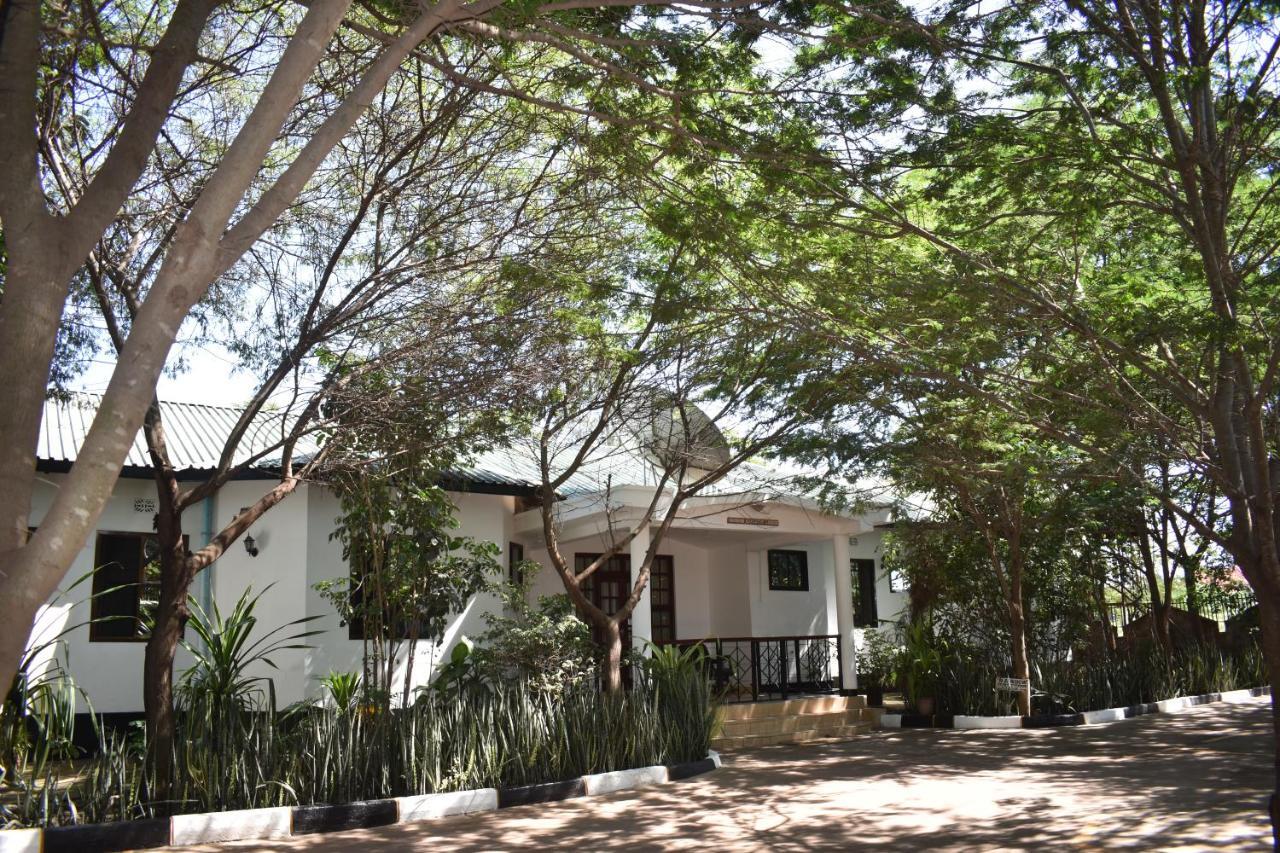 Rainbow Executive Lodge Boma la Ngombe Екстер'єр фото