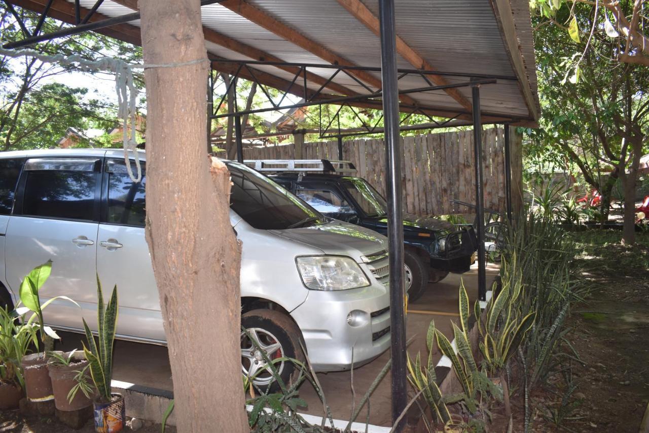 Rainbow Executive Lodge Boma la Ngombe Екстер'єр фото