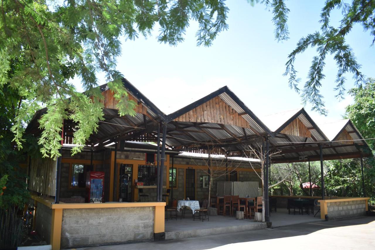 Rainbow Executive Lodge Boma la Ngombe Екстер'єр фото