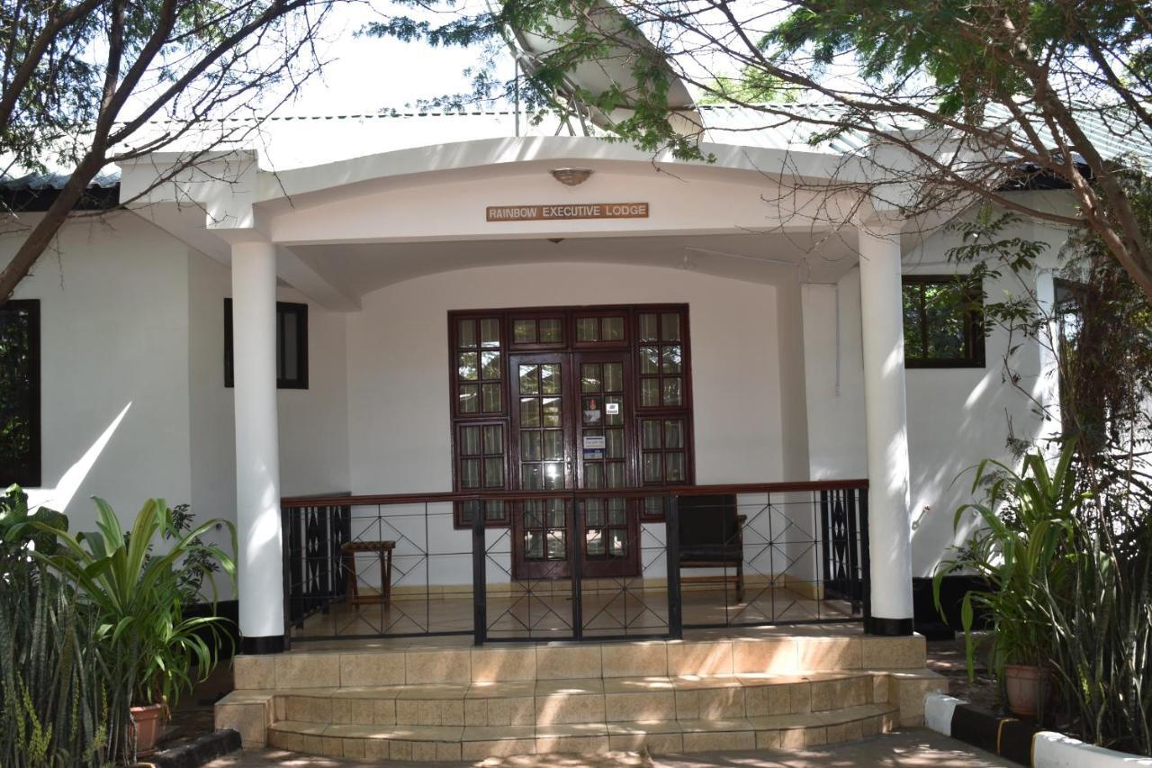 Rainbow Executive Lodge Boma la Ngombe Екстер'єр фото