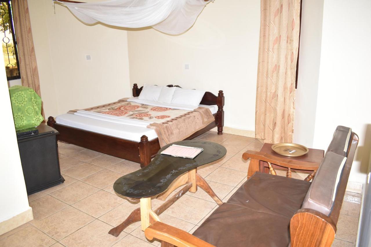 Rainbow Executive Lodge Boma la Ngombe Екстер'єр фото