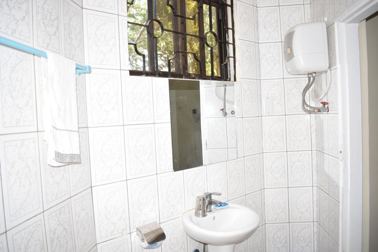 Rainbow Executive Lodge Boma la Ngombe Екстер'єр фото