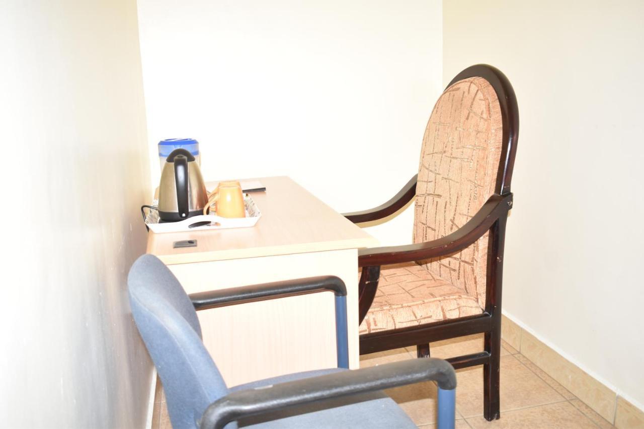 Rainbow Executive Lodge Boma la Ngombe Екстер'єр фото