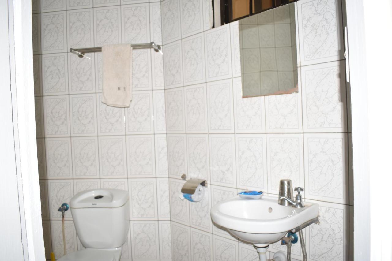 Rainbow Executive Lodge Boma la Ngombe Екстер'єр фото