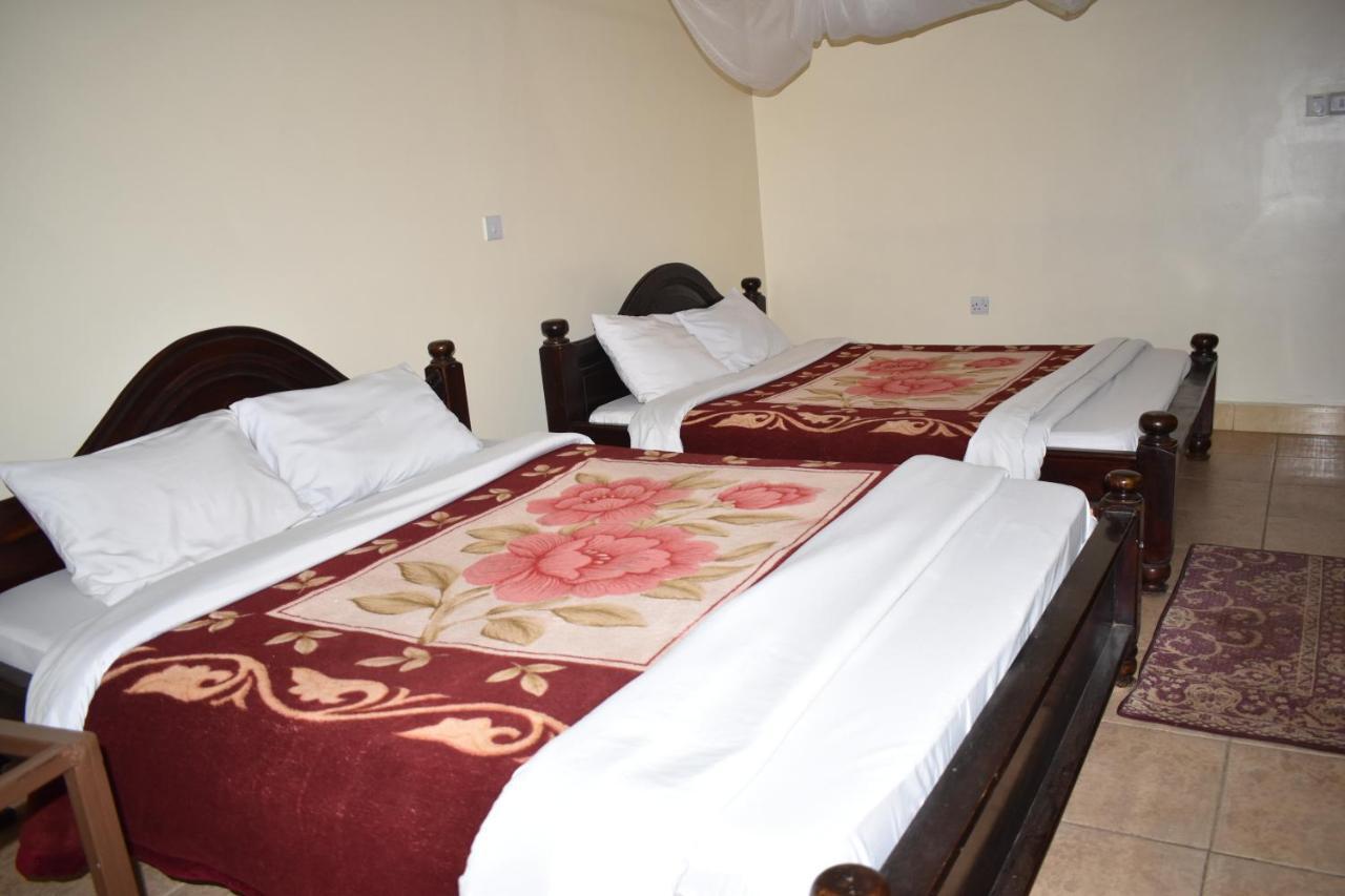 Rainbow Executive Lodge Boma la Ngombe Екстер'єр фото