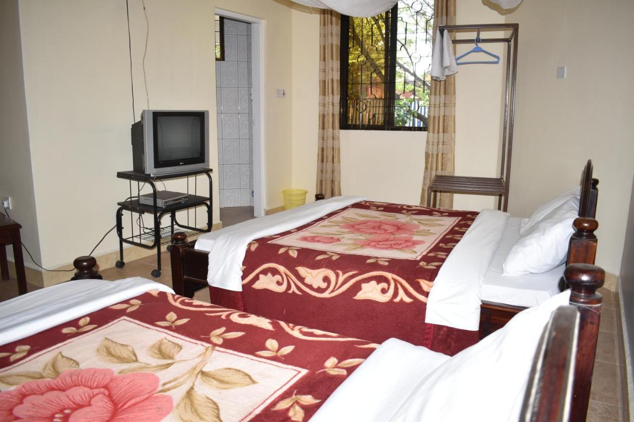 Rainbow Executive Lodge Boma la Ngombe Екстер'єр фото