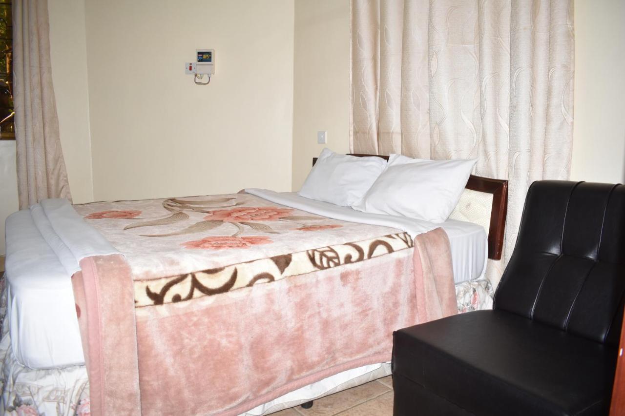 Rainbow Executive Lodge Boma la Ngombe Екстер'єр фото