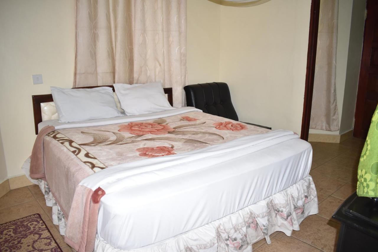 Rainbow Executive Lodge Boma la Ngombe Екстер'єр фото