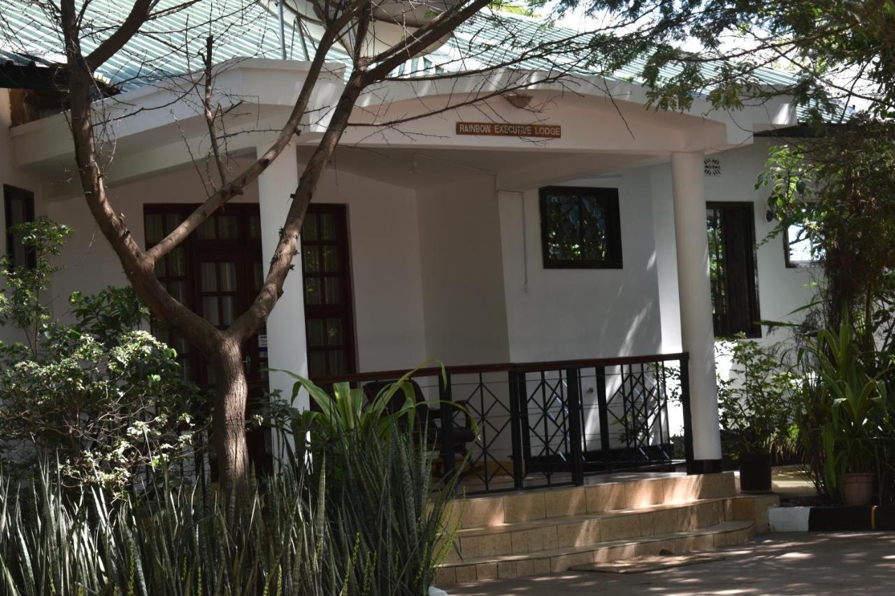 Rainbow Executive Lodge Boma la Ngombe Екстер'єр фото