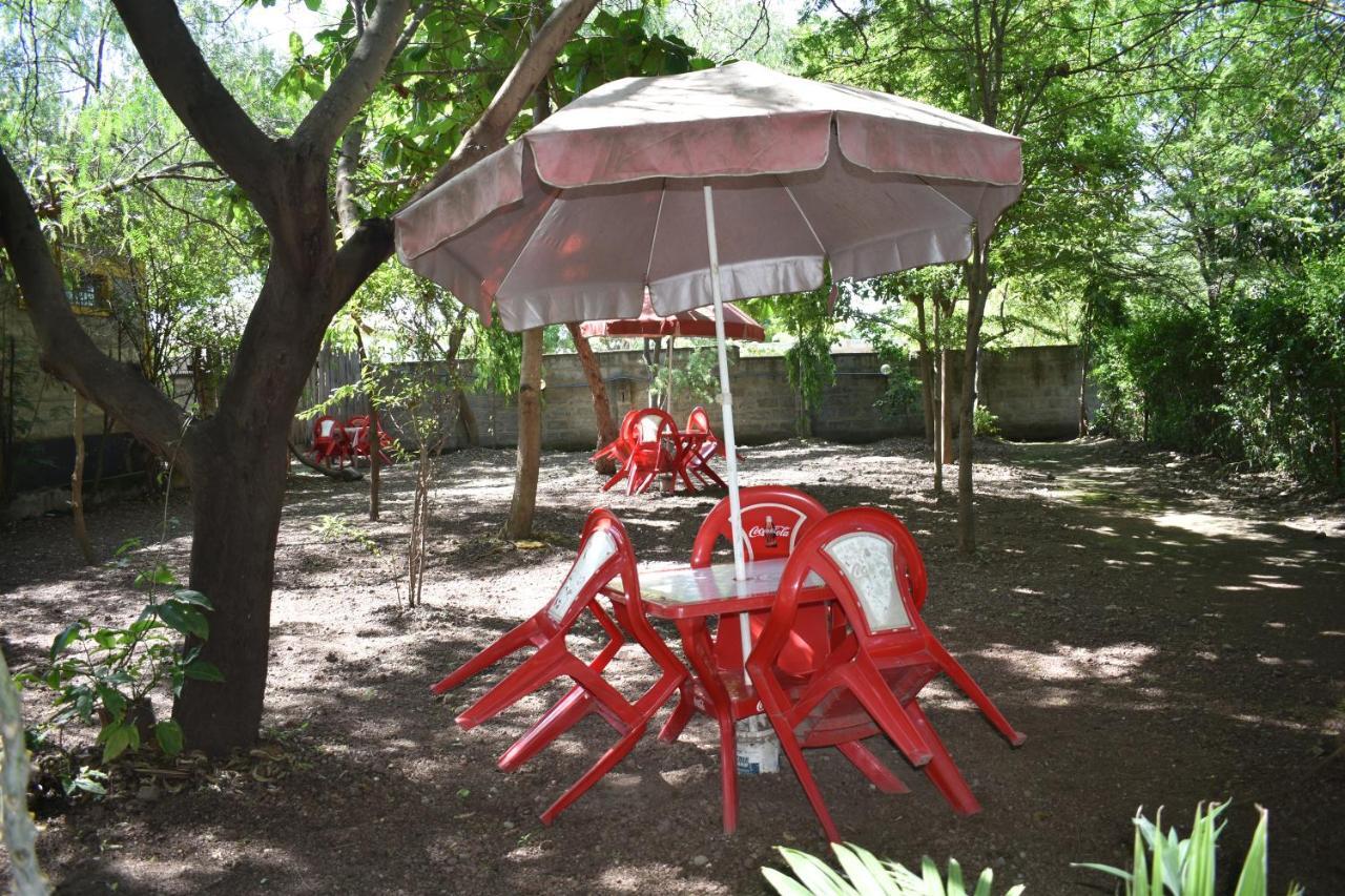 Rainbow Executive Lodge Boma la Ngombe Екстер'єр фото