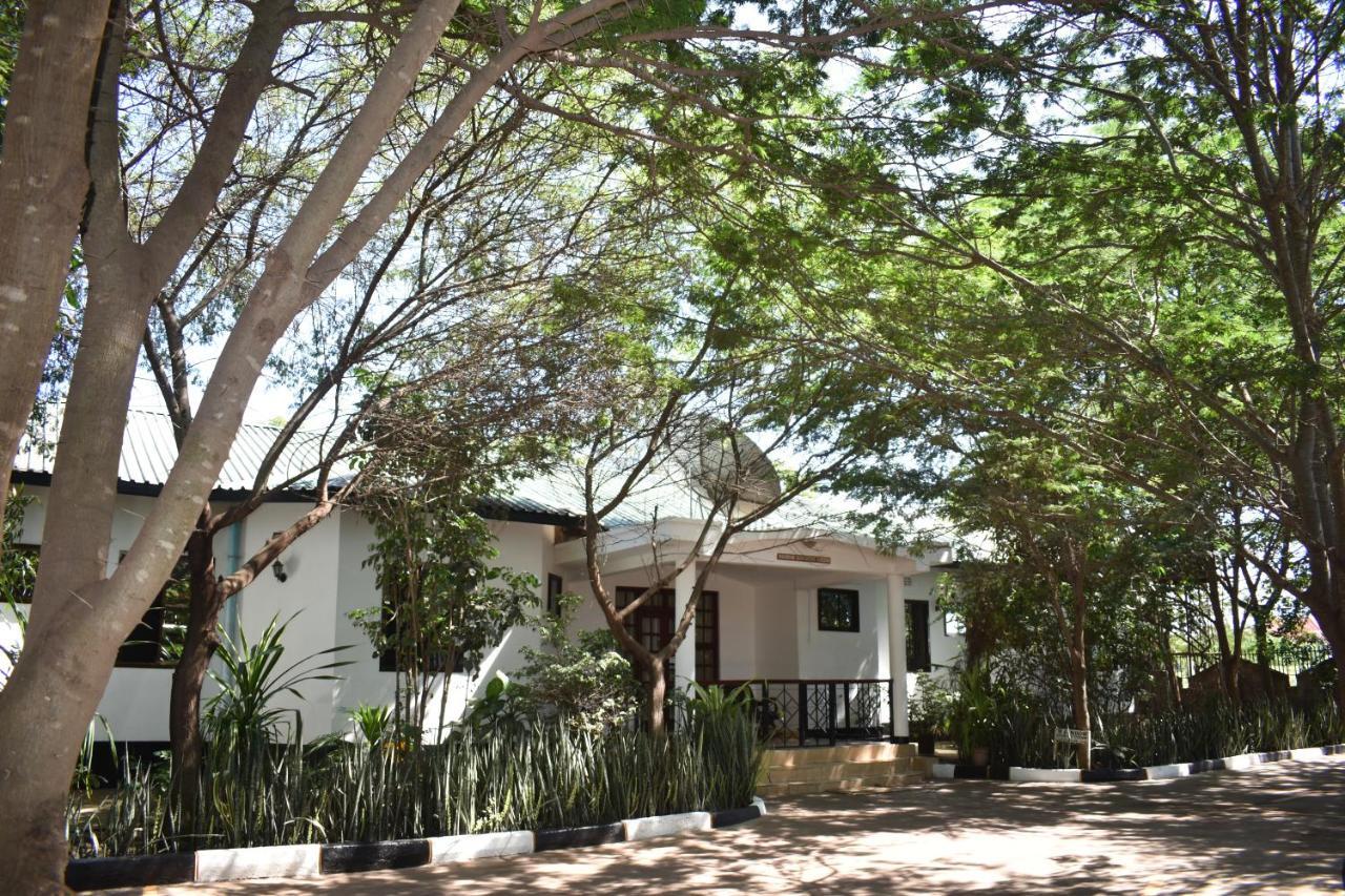 Rainbow Executive Lodge Boma la Ngombe Екстер'єр фото