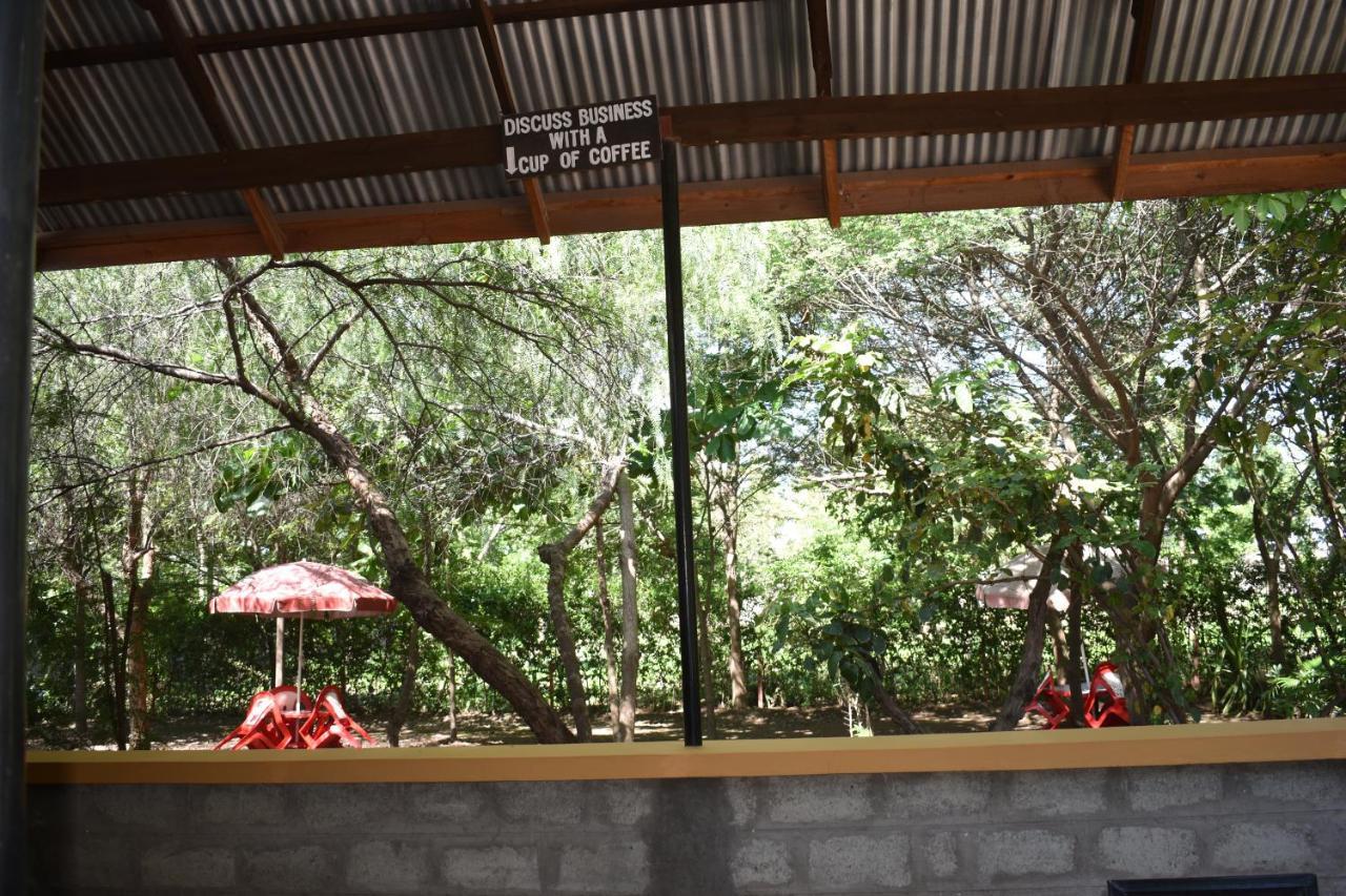 Rainbow Executive Lodge Boma la Ngombe Екстер'єр фото